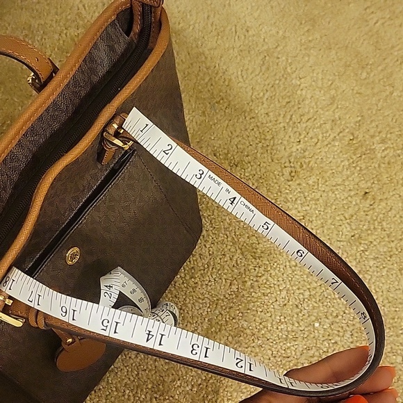 Michael Kors Medium Jet Set Tote - Picture 12 of 12